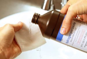 Kiểm soát nấm mốc và vết cáu bẩn bằng nước Oxy già - Hydrogen Peroxide H2O2